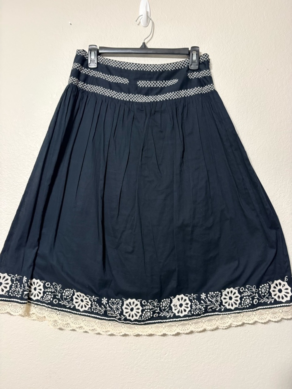 Ishyu Back Cotton‎ Pleated A-Line Skirt with Ivory Embroidery and Lace Hem 10